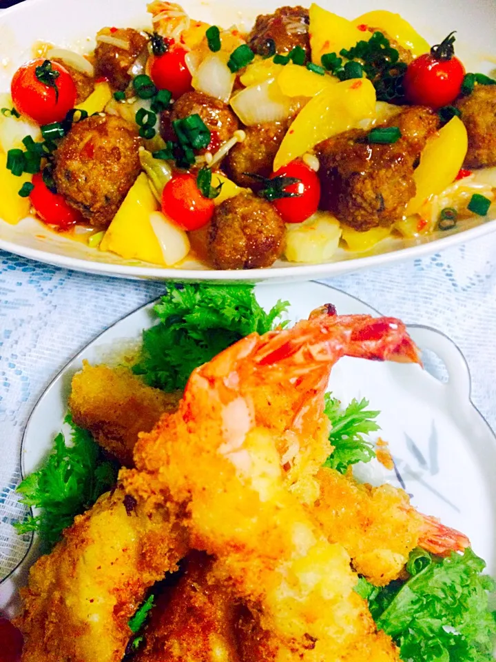 Snapdishの料理写真:海老フライと甘味、酸味ソースでミートボールfried shrimp w/breadcrumbs /meat balls w/sweet n sour sauce🍴😋|MJ🇵🇭🇯🇵さん