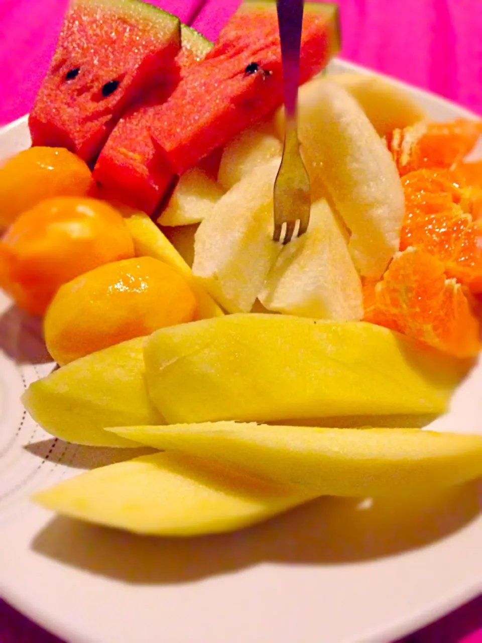 Snapdishの料理写真:Delicious fruits in season.|Debbie Arisarさん