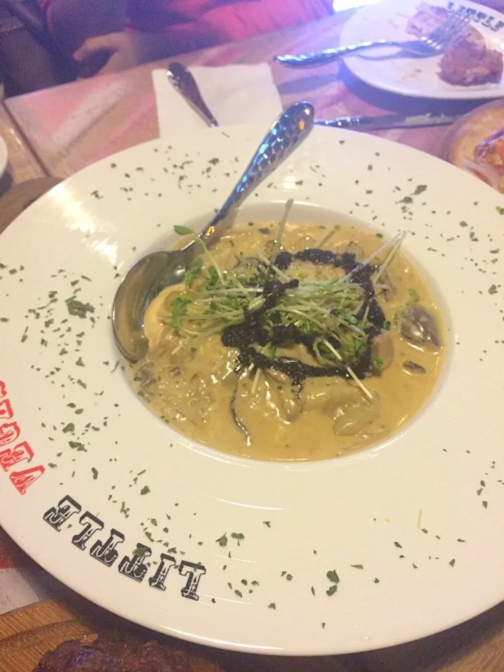 Cheese Ravioli with Black Truffle|willklhさん