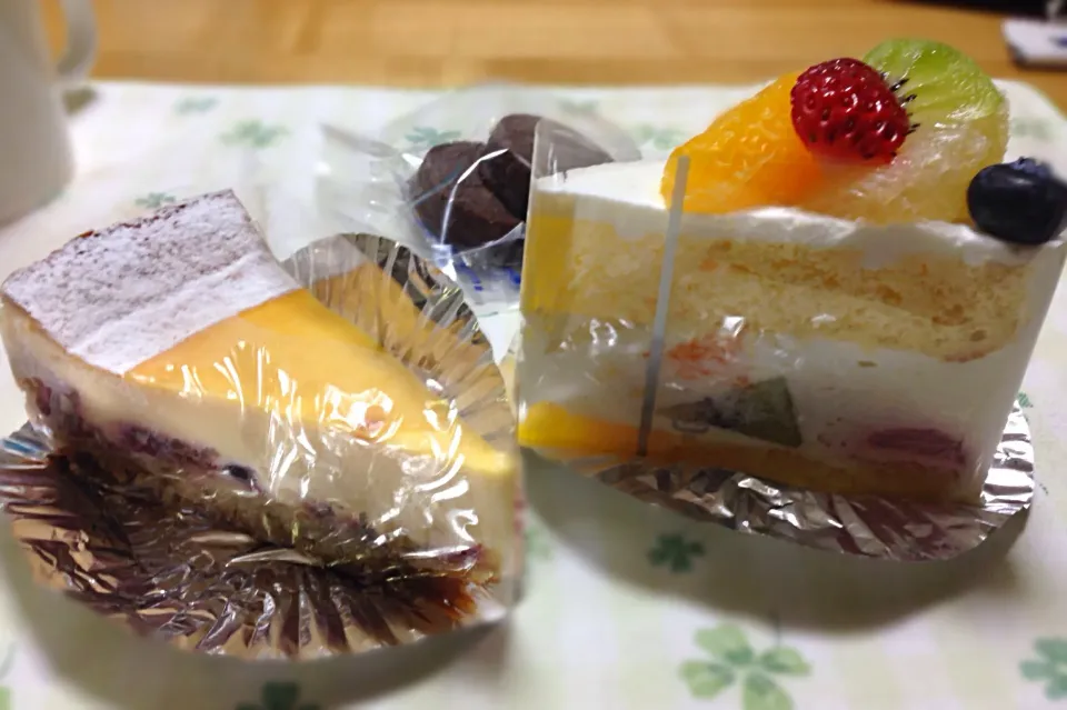 Snapdishの料理写真:ベリーのチーズタルト、スペシャルショートケーキ、ショコラクッキー @Poron|こいちさん