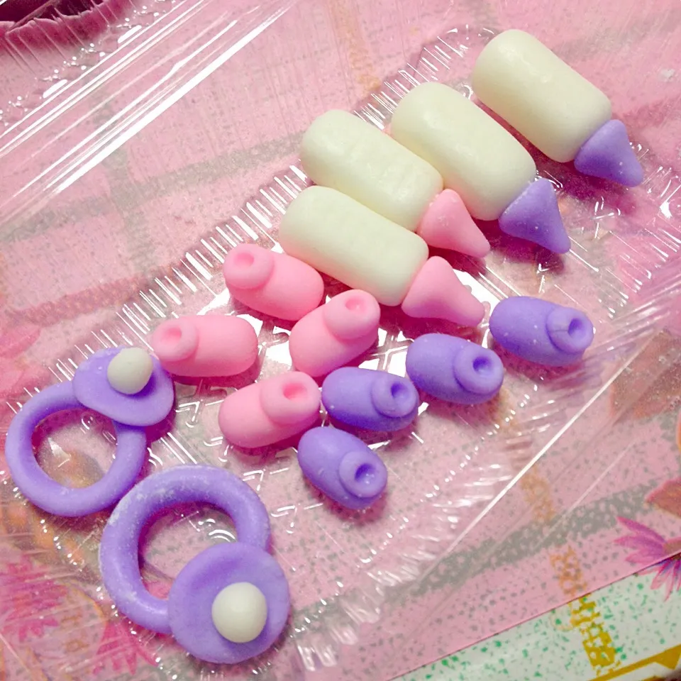 Snapdishの料理写真:CupCake Toppers (Fondant)|jack tadeoさん