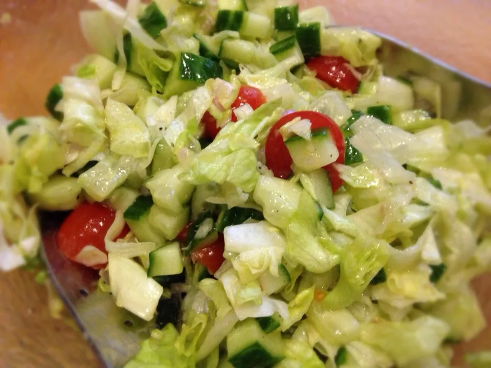 Fresh salad with cucumber and tomatoes|Fujiko Toyohashiさん