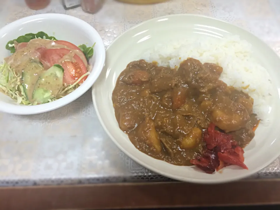 お昼の賄いメシはカレー🍛|SAKURAさん