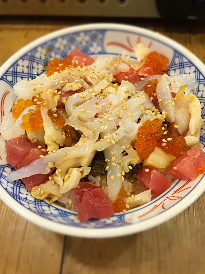 Snapdishの料理写真:海鮮磯丸丼|T. Wonderさん