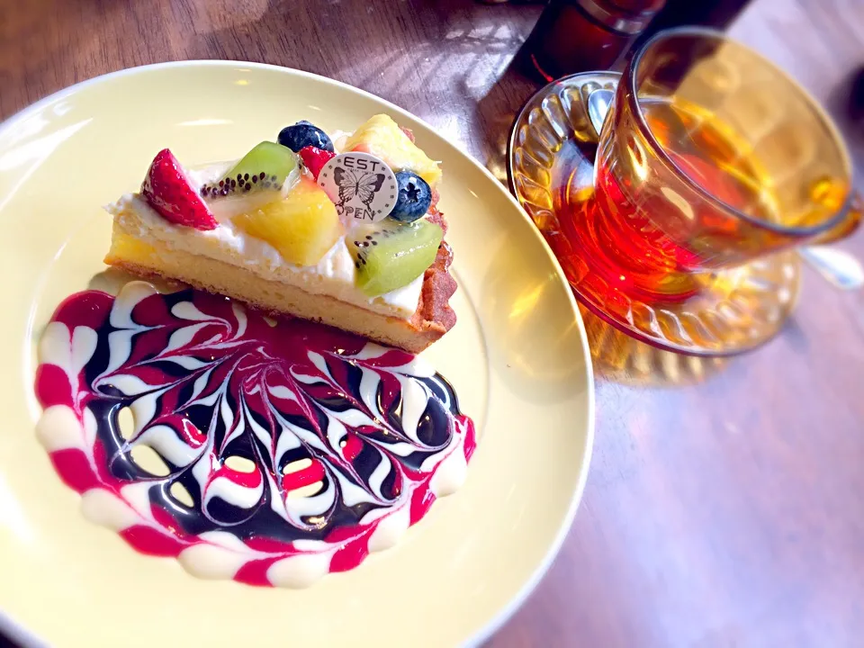 太陽の塔カフェのケーキセット♥️|Sanjiさん