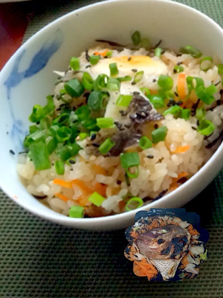 rice cooked w/shredded sea bream🍚鯛のあらで生姜香る五目鯛飯|🌈Ami🍻さん