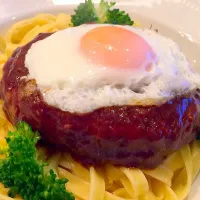 Snapdishの料理写真:煮込みハンバーグonフィットチーネ|りづぽんさん