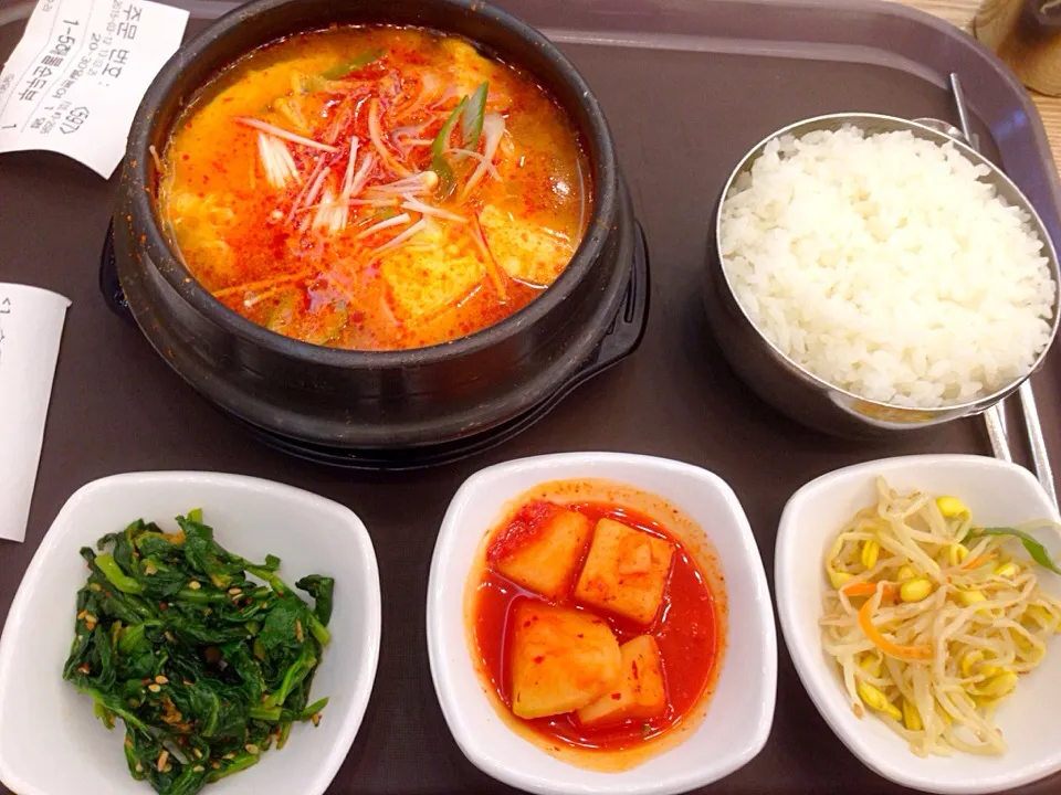 순두부찌개백반スンドゥブチゲ定食|aynyaynyさん