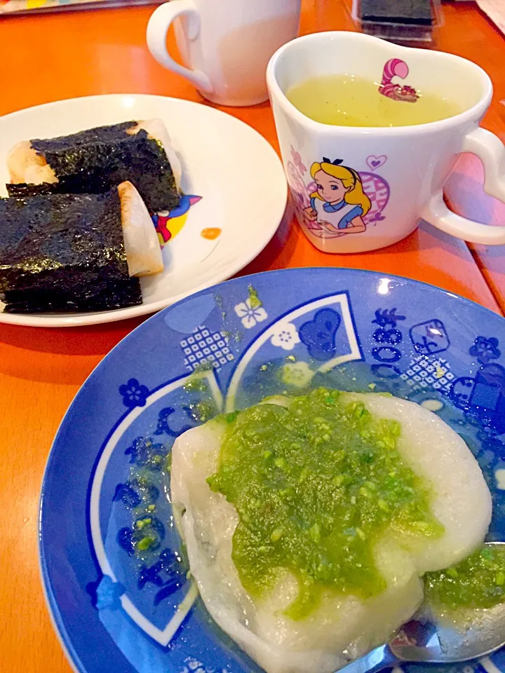 Snapdishの料理写真:磯部巻き＆ずんだ餅  、  ミント入り緑茶🍵|ch＊K*∀o(^^*)♪さん