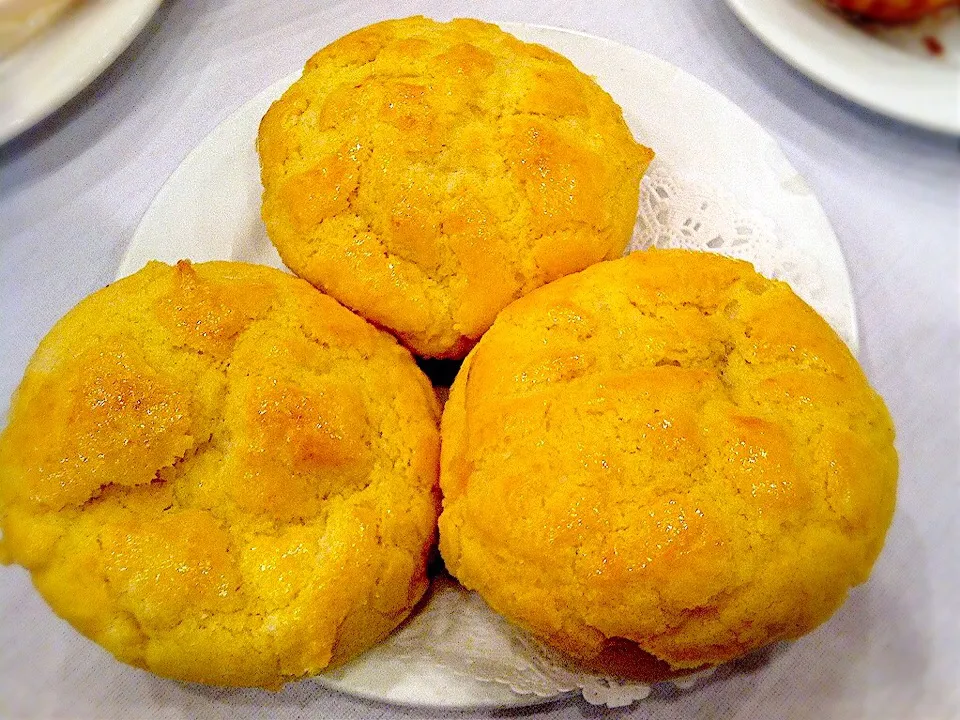 custard-filled pineapple buns|Vivi Kさん