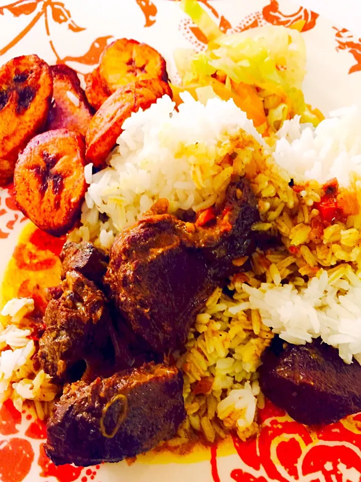 Curry goat with white rice and plantains|melanie suarezさん