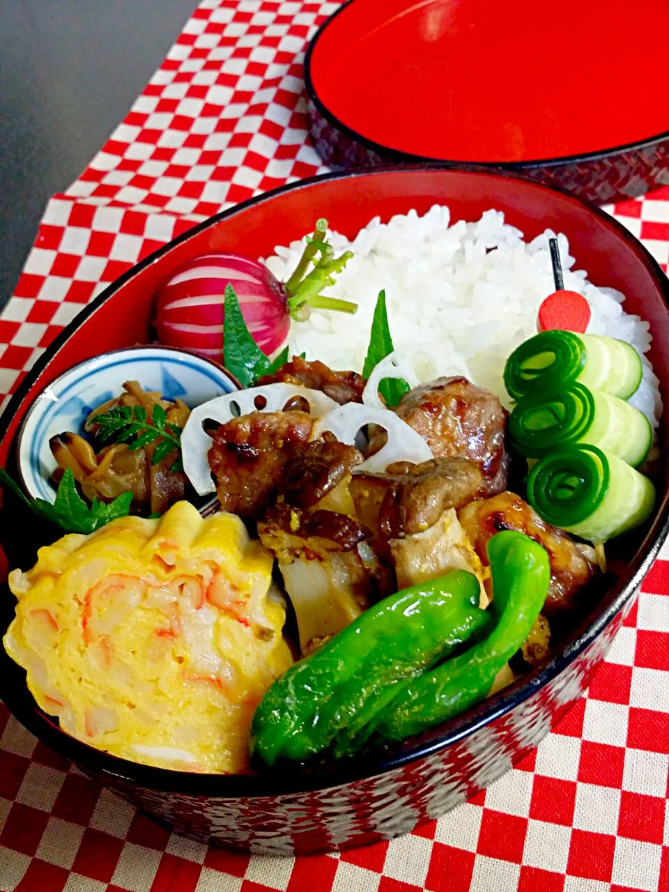 《土曜日休日出勤夫弁当》

・焼き肉～
　　お弁当では久し振りにの焼肉
・ししとう、エレンギのマスタード焼き
・アサリの生姜煮
・カニカマ入りだし巻き玉子
・酢れんこん
・クルクルきゅうり

行ってらっしゃい～♡|藤田 まり子さん