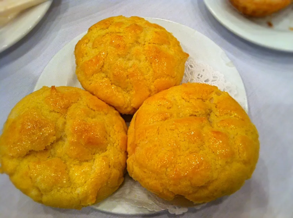 custard-filled pineapple buns|Vivi Kさん