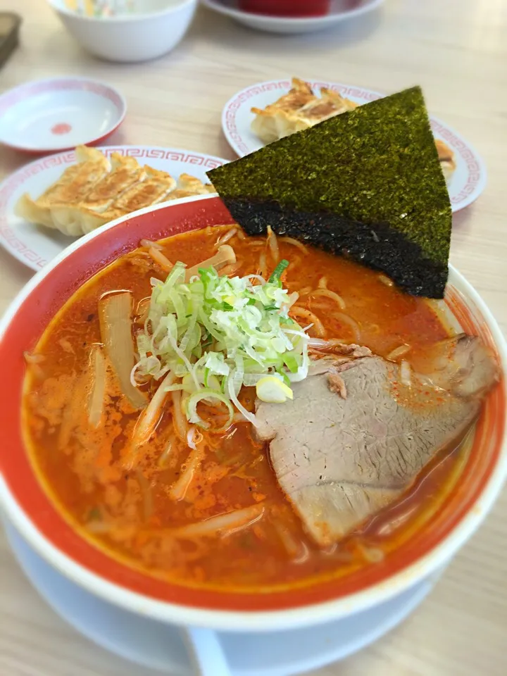 卒業式の後に家族でランラン、ランチラーメン🍜🌸|はやちんさん