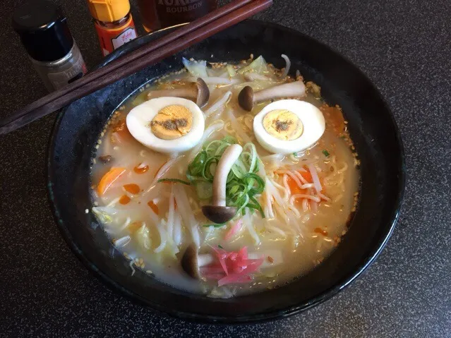 Snapdishの料理写真:ラ王🍜、豚骨味❗️꒰#'ω`#꒱੭💫|サソリさん