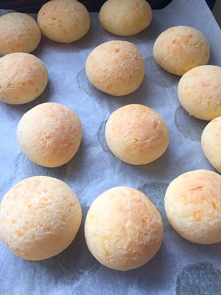 Snapdishの料理写真:Pão de queijo|Juliana Inomataさん