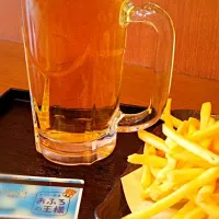 Snapdishの料理写真:休日の湯上がりビールﾟ~(o￣▼￣o)ﾉ|Akihiro Okadaさん