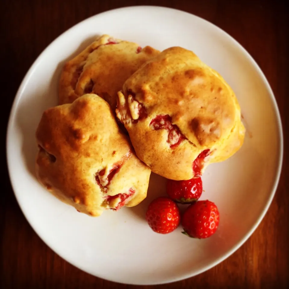 fresh strawberry scone🍓|sacoさん