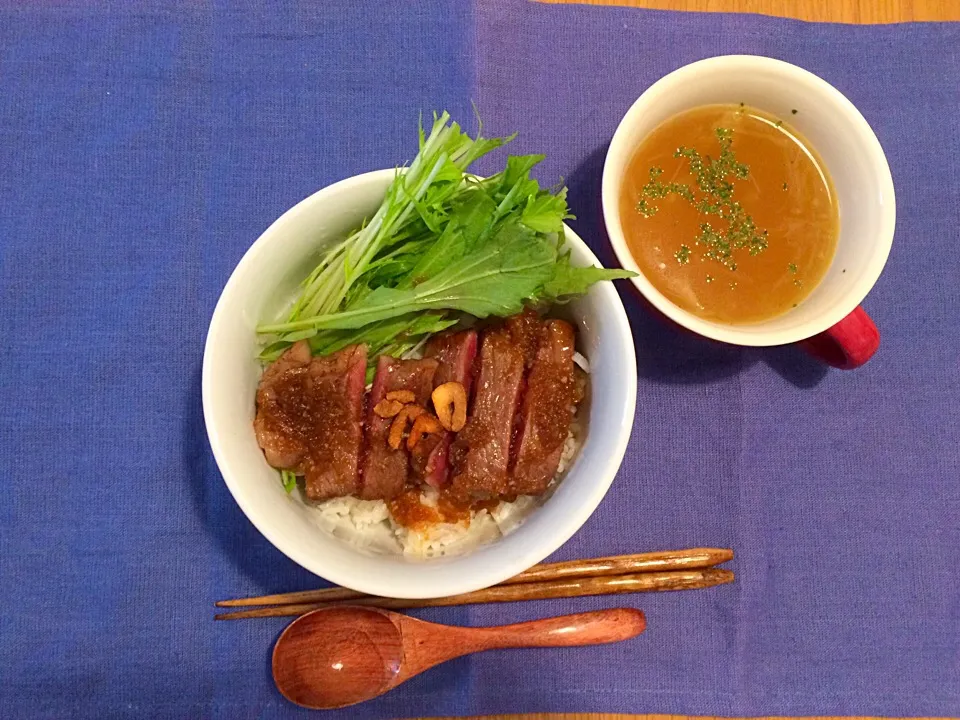 ステーキ丼|りんごーさん