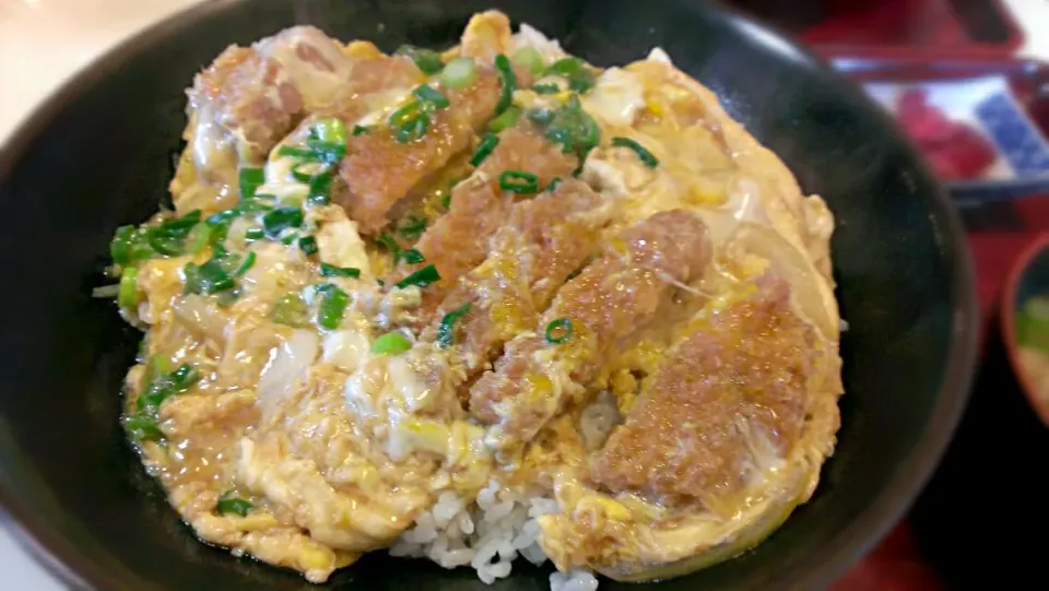 大盛りカツ丼(^-^)/カツは2層でした(笑)|masa2014さん