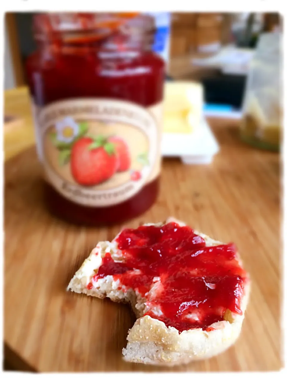 🍯 homemade breakfast scones with farmer's strawberry jam 🍓|CatzeMDさん