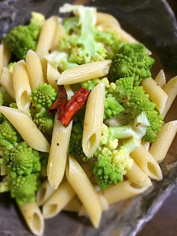 Pasta e broccoli;) ロマネスコとペンネのペペロンチーノ;)|aястасияさん