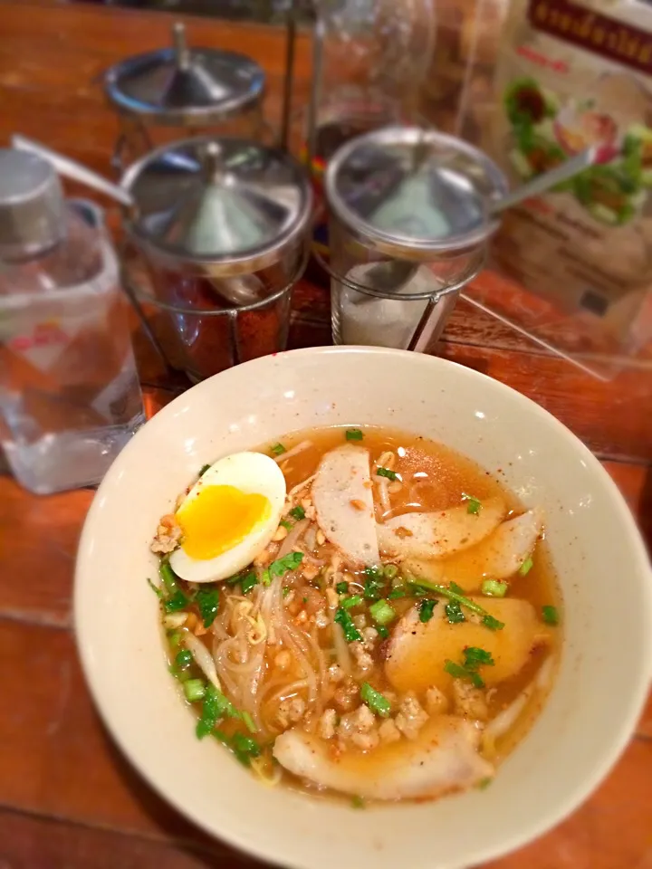 Spicy Egg noodle@ร้านก๋วยเตี๋ยวไข่ย้อนยุค C.D.C|Chalinee Kalyanamitraさん