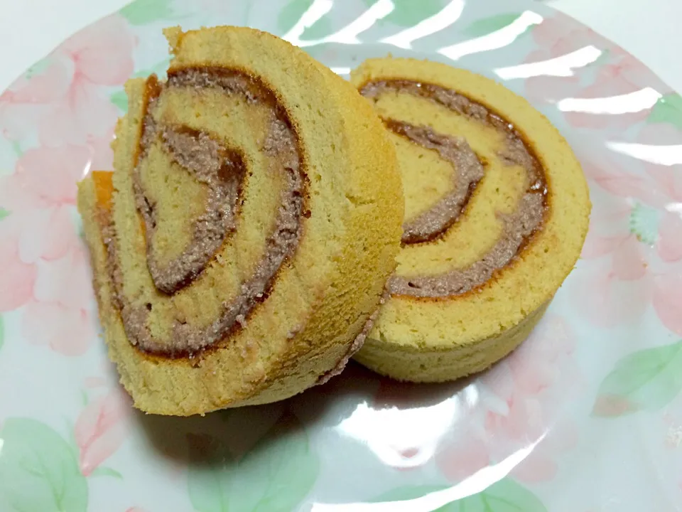 Snapdishの料理写真:ココア豆腐クリームとピーナッツバターのロールケーキ|Daichiさん