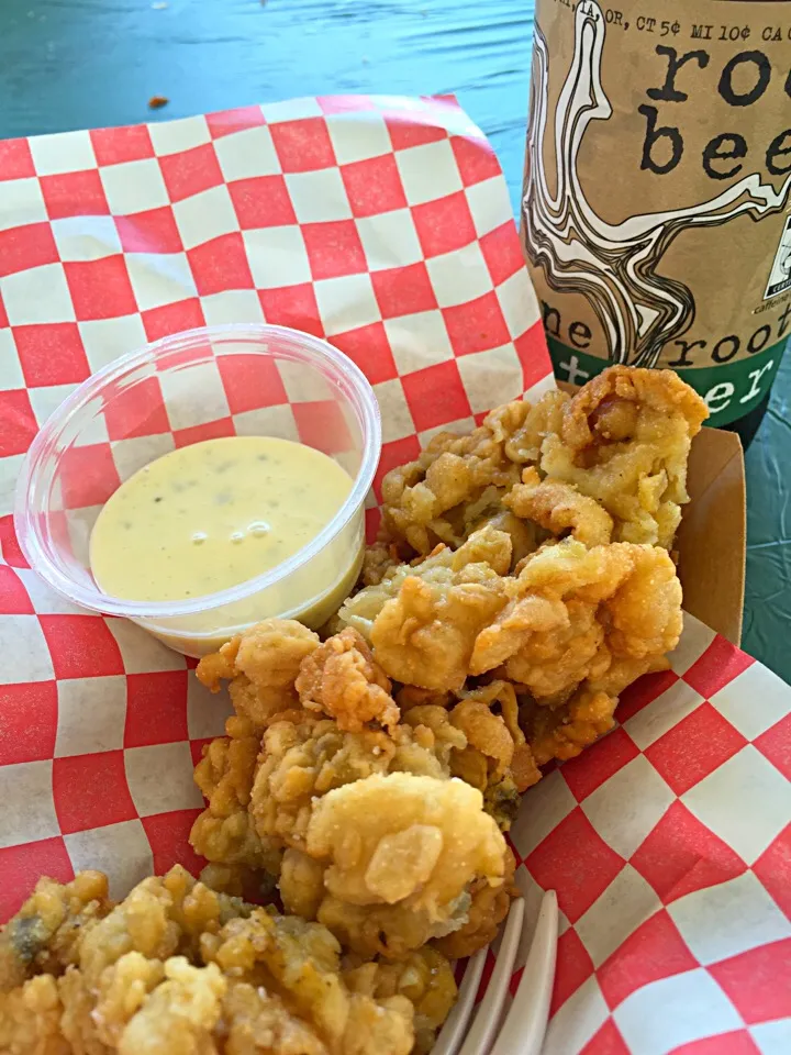 Fried clams and root beer from Garbos food truck|lauren shannonさん