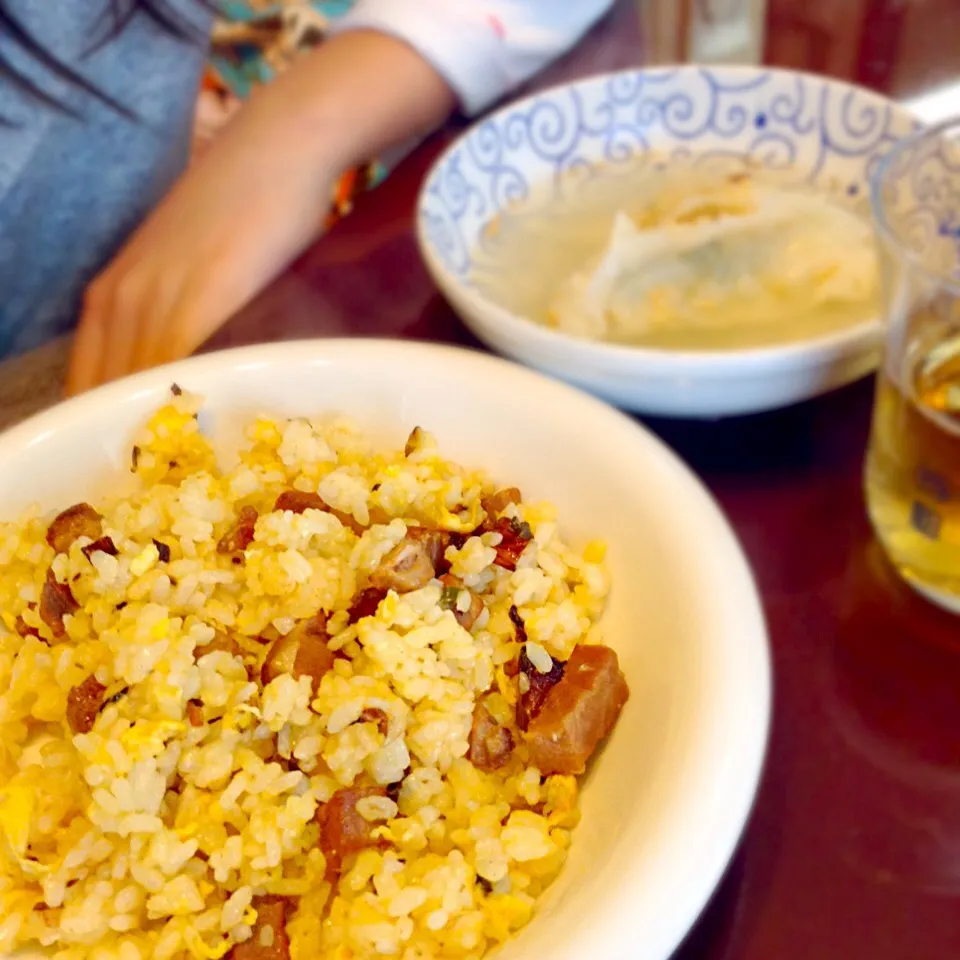 娘たちの朝ご飯 チャーハンと餃子スープ    朝ご飯っぽくないけどご愛嬌〜|yukoさん