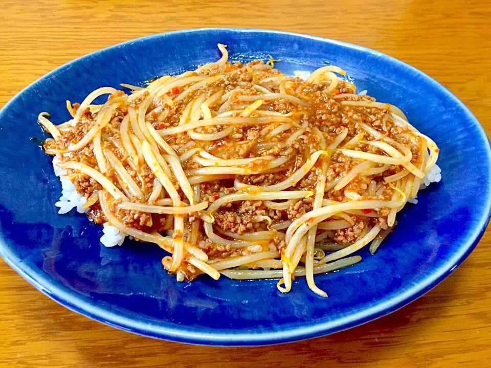 挽肉ともやしのピリ辛あんかけ御飯|風流料理人さん