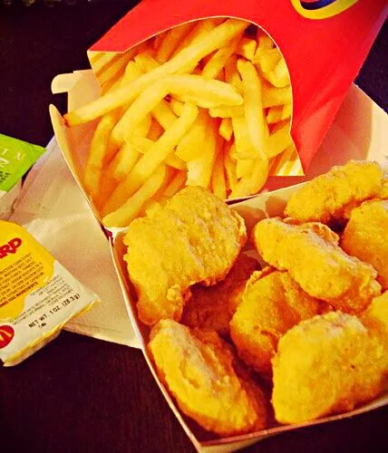 My Lil Foodie Princess ❤Enjoying McDonald's Chicken Nuggets and French Fries 🍟 #Dinner #Snack #Chicken ♨|Alisha GodsglamGirl Matthewsさん