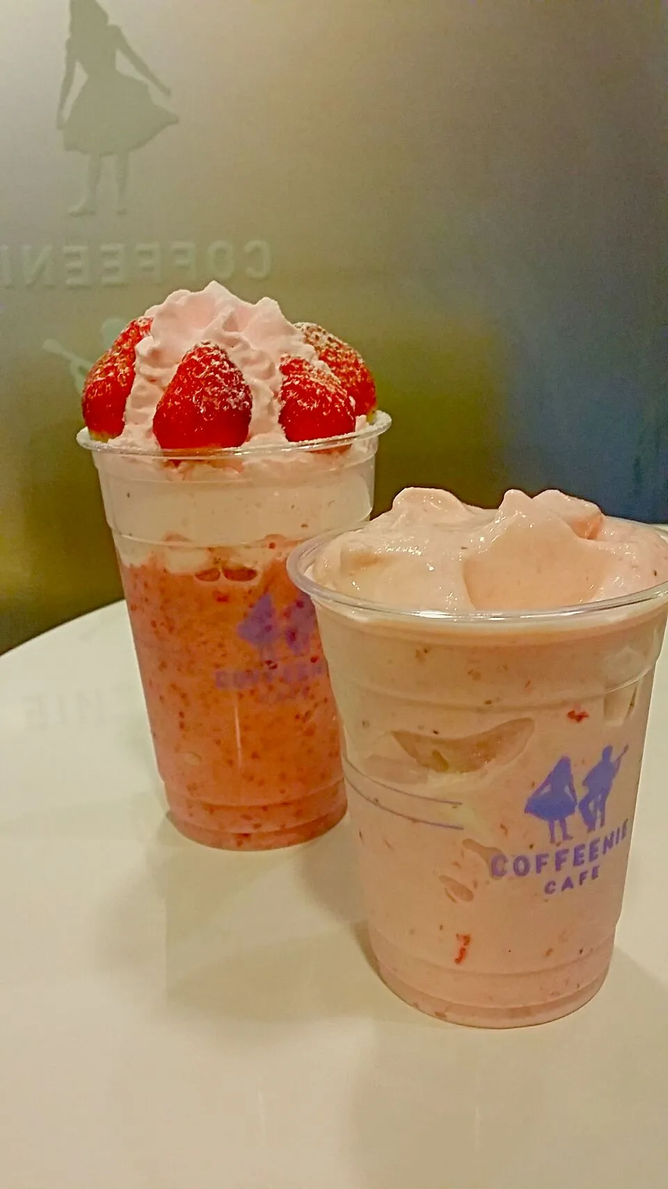 리얼딸기프라페와 딸기쉐이크
 #Dessert #spring #strawberries #berry #Drinks|Minha Candice Yooさん