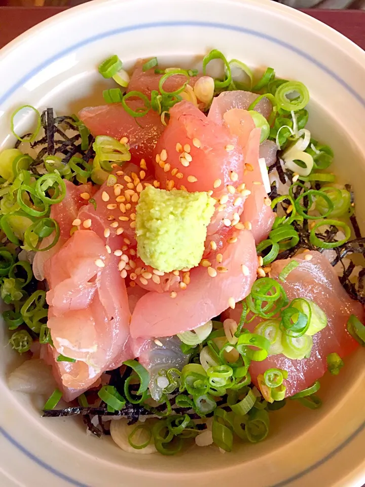 Snapdishの料理写真:熊野鯛とマグロの紅白丼|megさん