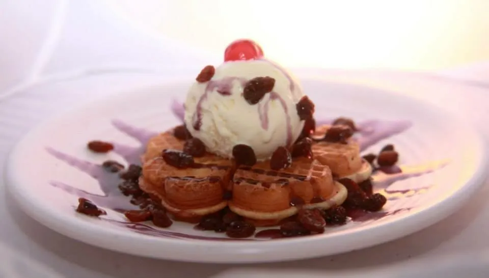 Blueberry Raisin Waffle|PULLFULL PANCAKE AND WAFFLE HOUSEさん