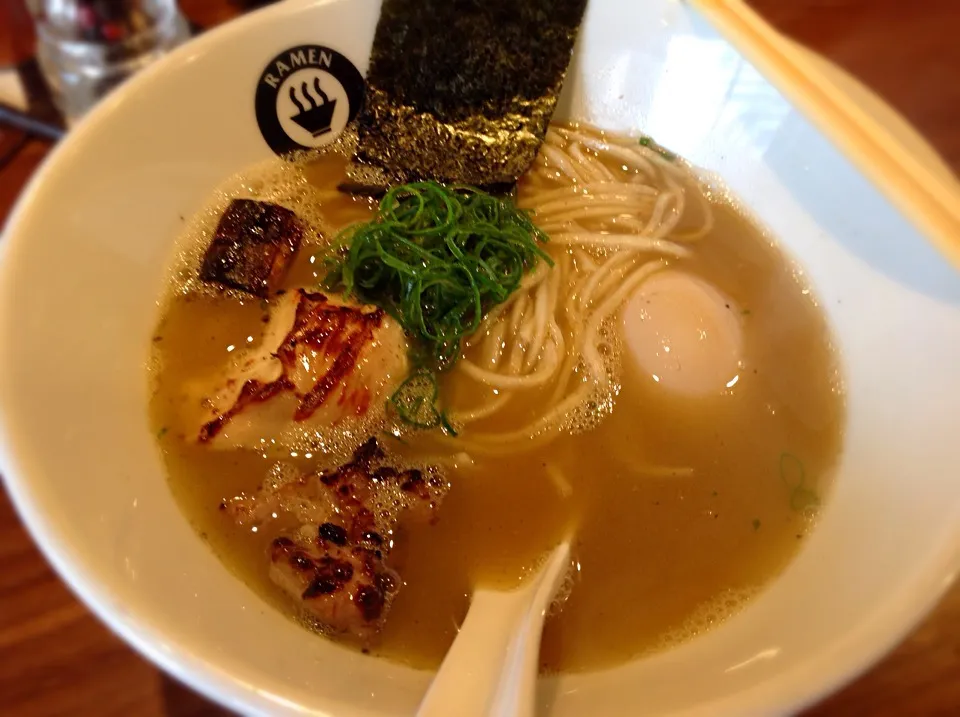 Snapdishの料理写真:2周年記念限定メニュー「・軍鶏と鰆節の白湯らーめん」ラーメンGOTTSU🍜|アライさんさん