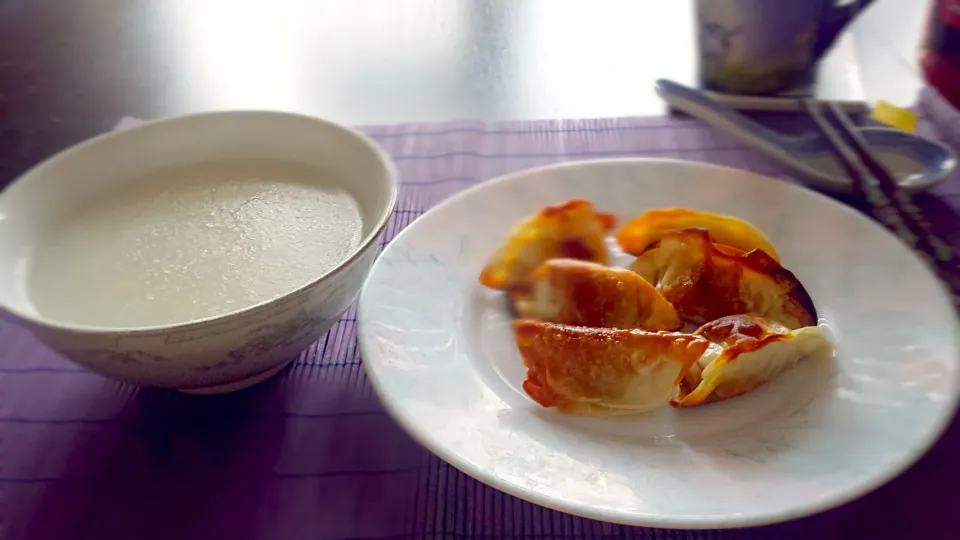 Conjee and kimchi dumplings|Carmen Li Yee Manさん