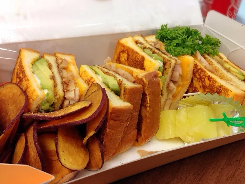 Monte Crist Chicken, Cheese and Avocado Sandwich|chan mitsuさん