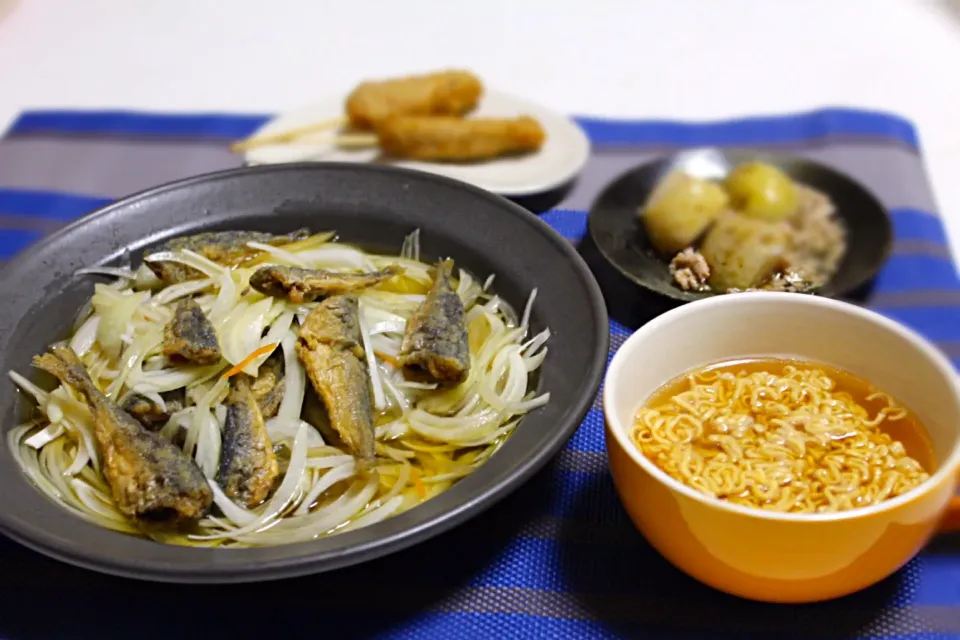 晩ご飯  鯵の南蛮漬け つくね串  里芋煮  和食は直ぐにお腹が減るのでベビーラーメン  チョットおかしいかな。|Hiroshi  Kimuraさん