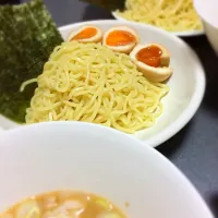 Snapdishの料理写真:【晩ご飯】自家製煮卵のつけ麺|yo-Pさん