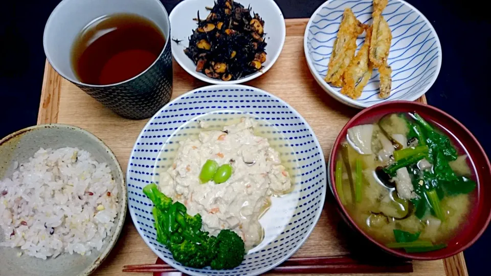 豆腐と鶏ひき肉のあんかけ、ひじきと大豆の煮物、さよりの天ぷら|けむまきさん