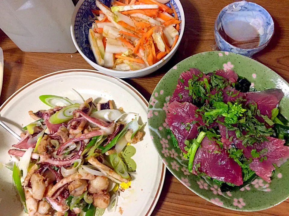 ベビー帆立とスルメイカのバーニャカウダ風・カツオと菜の花のさっばり和え・大根と人参の鰹節和え|Tarou  Masayukiさん