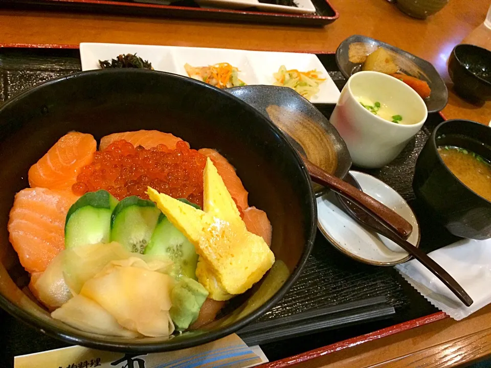 極上いくら丼定食 1700円|みっちさん