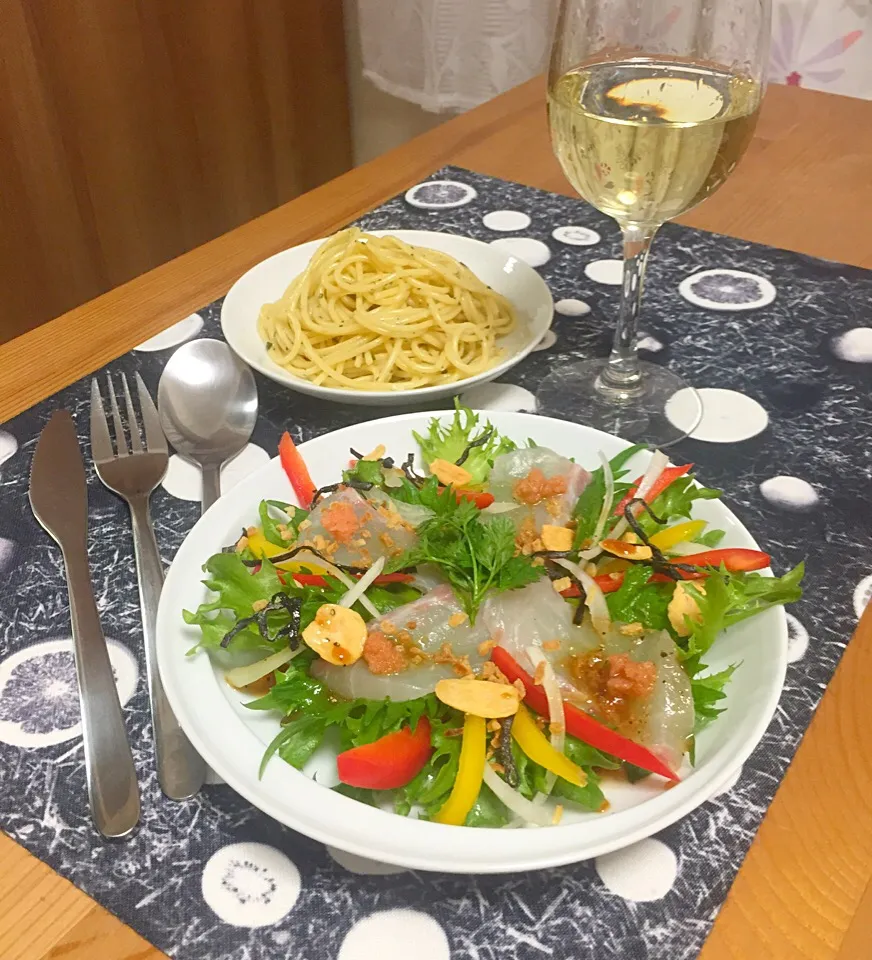 Red Sea bream sashimi salad and simple basil sauce pasta|Kumigarさん