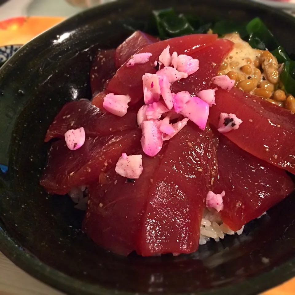 Snapdishの料理写真:春ver.まぐろ漬け丼|わきさん