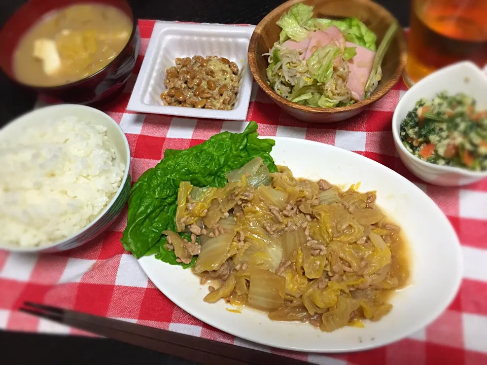 白菜そぼろあんかけ、ほうれん草の白和え、お味噌汁、納豆、サラダ|ゆいさん