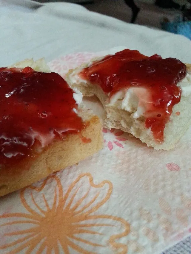 thick cut sour dough bread with butter,  cream chz,  and strawberry preserves.|Polly Gelfusoさん