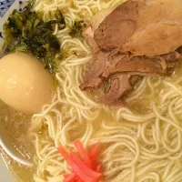 Snapdishの料理写真:とんこつラーメン|Mica Fujitaさん