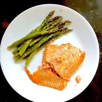 Baked wild-caught Alaska salmon & organic asparagus|Mmmm!さん