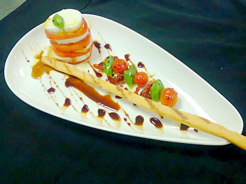 tomato mozzarella salad|Thomson emmanuelさん